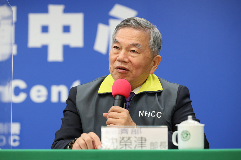 國產口罩6月起開放內、外銷，經濟部長沈榮津表示，將與口罩實名制雙軌並行。(中央流行疫情指揮中心提供)