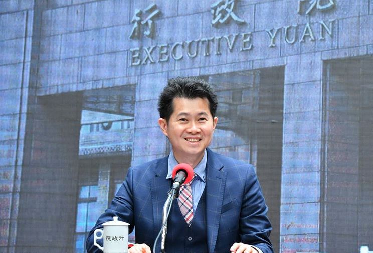 國民黨立院黨團批評三倍券兌領手續複雜、不好用，小攤商很難受惠。行政院發言人丁怡銘回應，政府的用意是鼓勵大家多消費。(行政院提供)