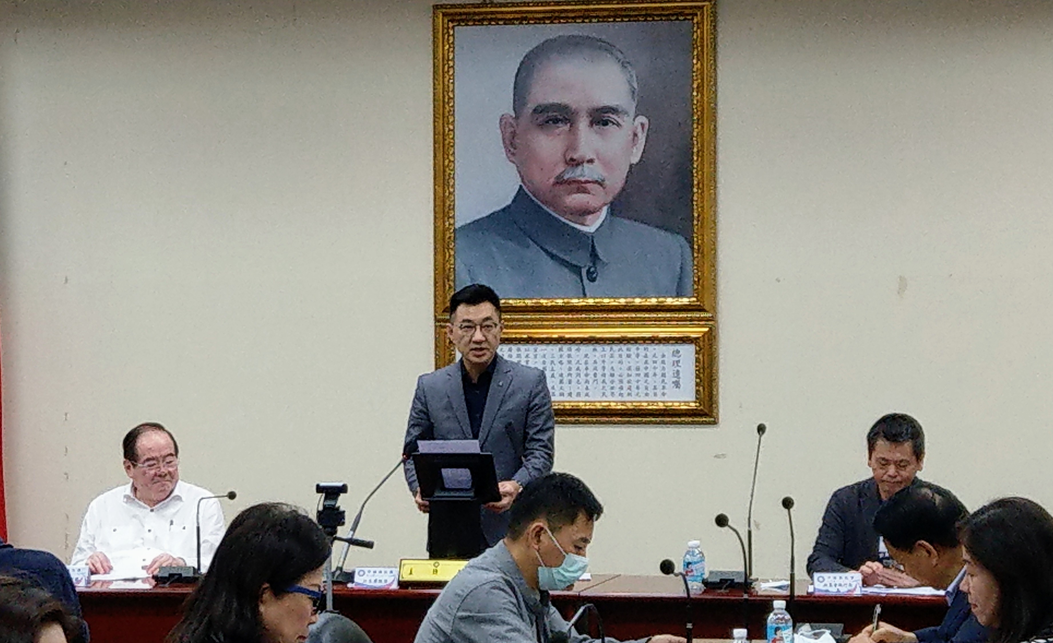 罷韓倒數，江啟臣27日在常會中懇求高雄市民重新思考，再給一次機會。(劉品希 攝)
