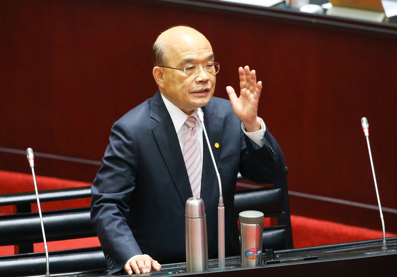 有立委29日在立院指出，中共一再提及不放棄武力統一台灣，也越來越明目張膽進行武嚇，行政院長蘇貞昌（圖）對此表示，中國所有動態都在國軍嚴密掌控中，「我們也不斷增強本身，備戰而不懼戰、備戰而不求戰」(圖：中央社)