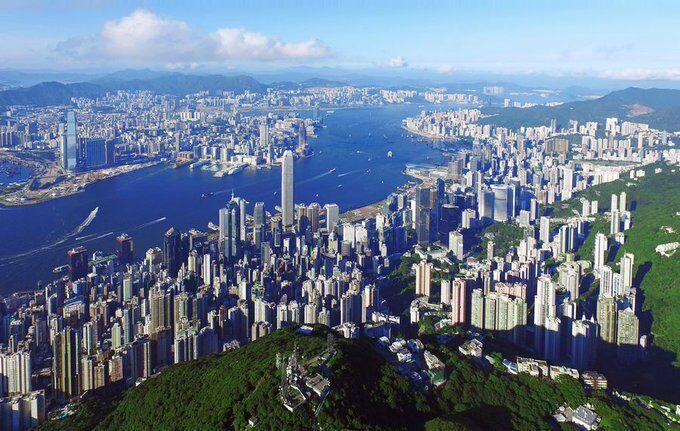 如今讓全港不安的「港版國安法」遭強勢通過、而下個月將被立法的國歌法，更可能限縮港民自由。香港的情勢究竟會如何發展，美國又是否將全盤終止香港目前享有的特殊經濟待遇，令國際高度重視。 (圖/推特)
