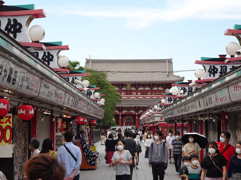 日本東京都政府為防奧客，準備率先制訂無罰則條例。圖為淺草商店街。(中央社)