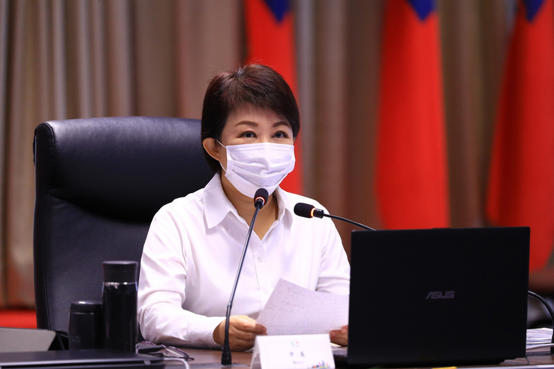 對於台電擬重啟中火第2、3號機組，台中市長盧秀燕（圖）2日在市政會議中表示，中火關掉部分機組後，台中及南投空品不良日都減少了，現要強硬重啟機組，請饒過台中人、饒過中部人；呼籲台電審慎評估。 (圖:中央社)