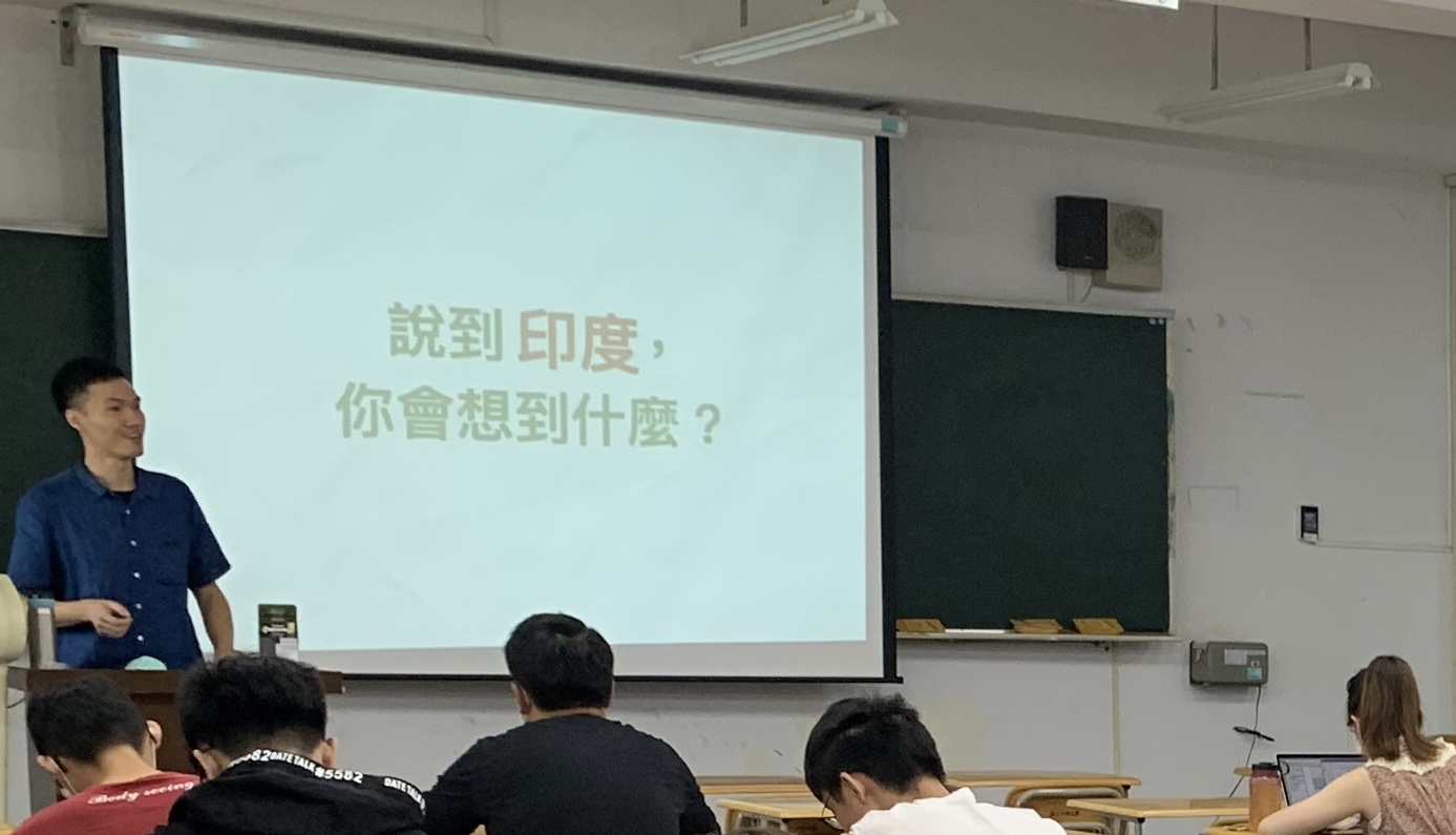 旅行作家張瑞夫在南方週系列講座，分享印度經驗。(教育部提供)