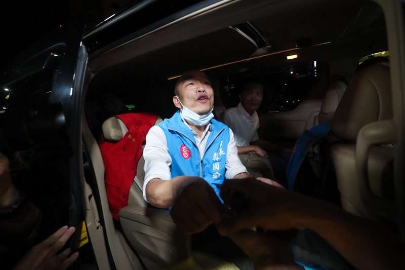罷韓成功後，韓國瑜晚間在臉書發文表示，自己是帶著遺憾離開，也希望高雄市民是最後贏家。圖為5日罷韓投票前夕的韓國瑜。（中央社）