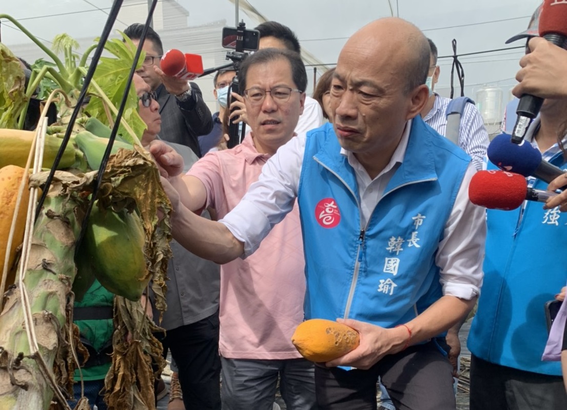 6日是罷韓投票日，韓國瑜一早赴美濃視察瓜農災損。(高市府提供)