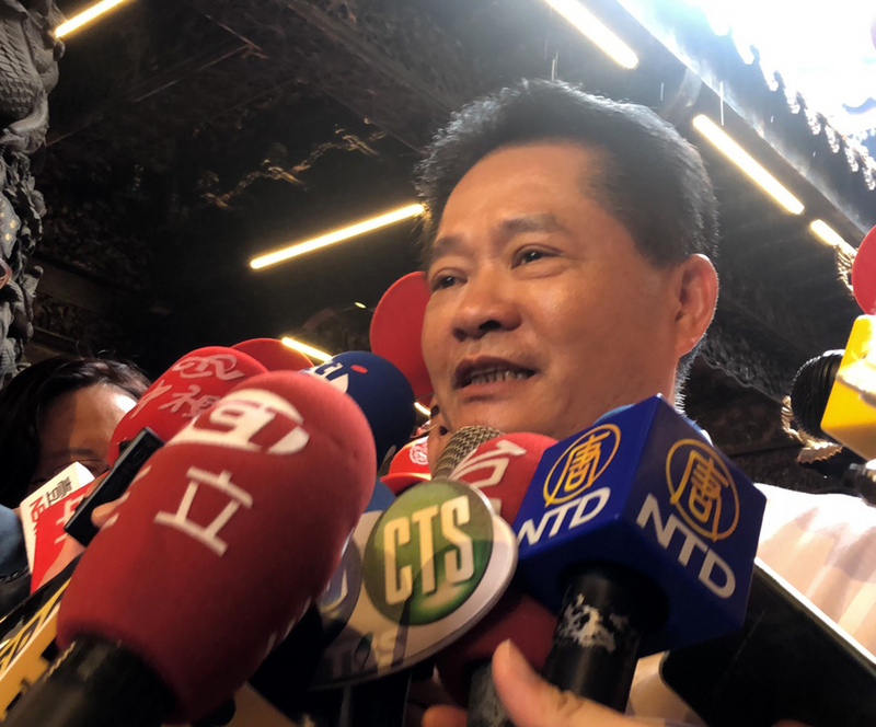 大甲鎮瀾宮副董事長鄭銘坤8日表示，大甲媽遶境進香活動所有隊伍人員將控制在800人，人員名單造冊，千人的起駕宴取消，祝壽大典也改為香客自由參拜，信徒則盡量以網路收看跟隨媽祖遶境。(圖:中央社)
