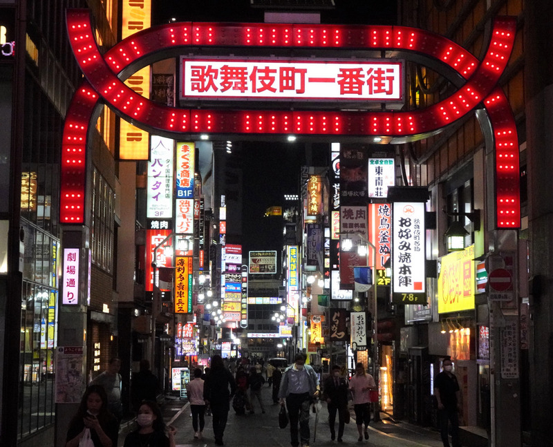日本東京15日單日新增48例確診武漢肺炎病例，其中有20例是新宿區「夜生活」店家人員接受集體檢查後得知，這是連續2天單日病例破40例。(圖：中央社)