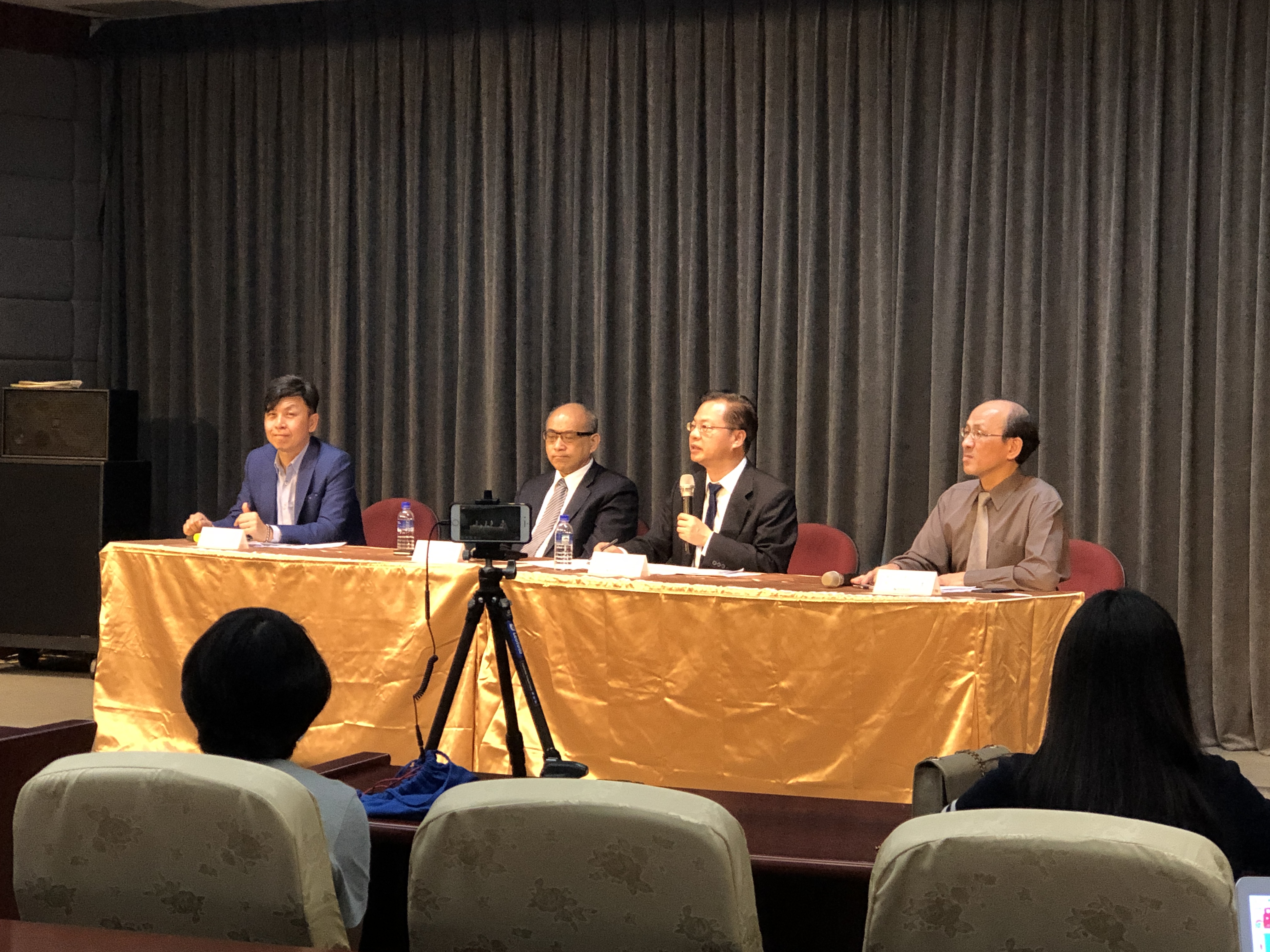 國發會主委龔明鑫歡迎受影響新創來申請國發會基金新創特別股投資專案。（楊文君攝）