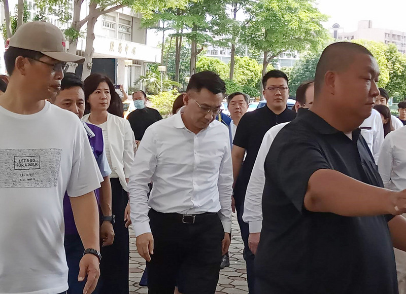 國民黨主席江啟臣10日南下高雄召開行動中常會時表示，國民黨必須謙卑反省，未來在高雄的經營勢必要有更長遠的規劃。(圖：中央社)