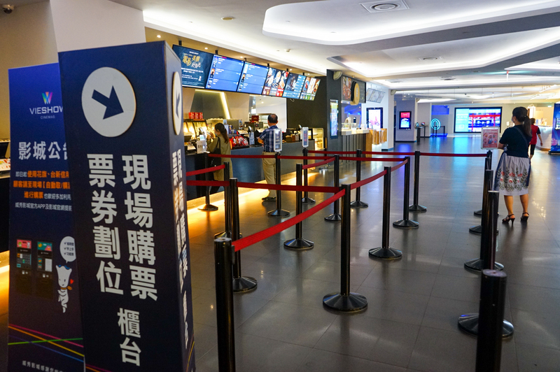 文化部10日宣布，將投入新台幣12億元作為加碼三倍券使用，共計發行200萬份、每份600元的「藝FUN券」，可用於電影院、書店等藝文產業店家。(圖：中央社)