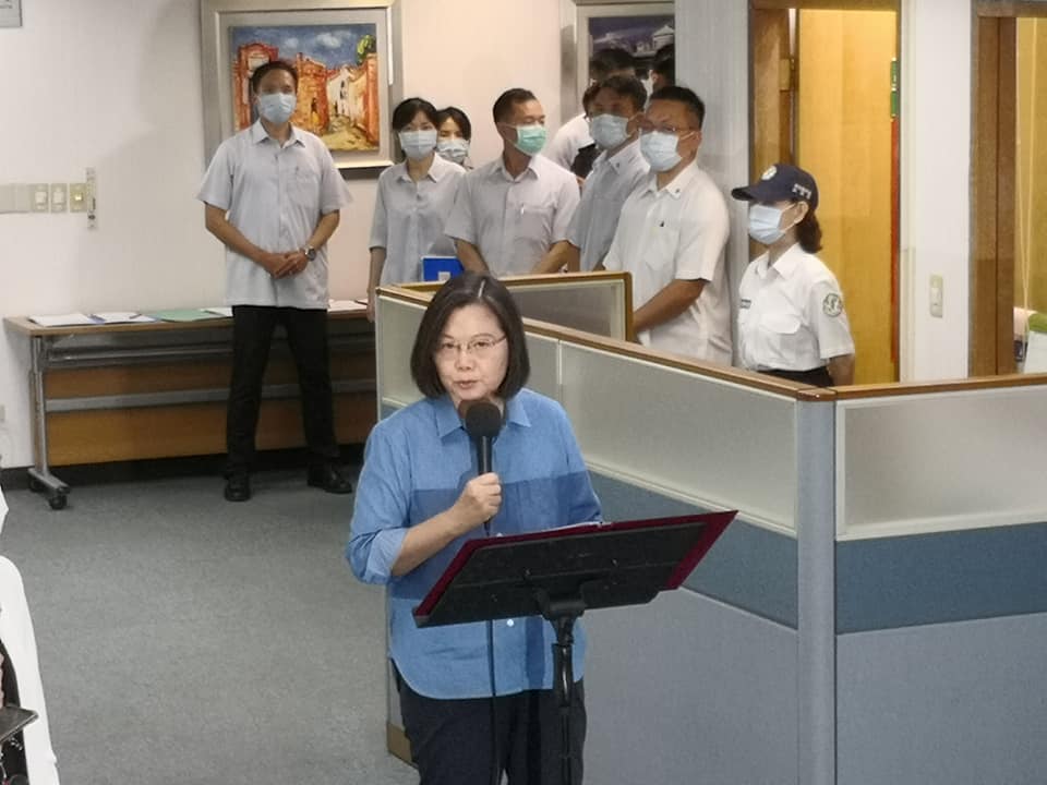 蔡總統10日表示，釣魚台是中華民國領土，她呼籲各方擱置爭議、共同開發，以和平方式解決釣魚台爭議。(劉玉秋 攝)