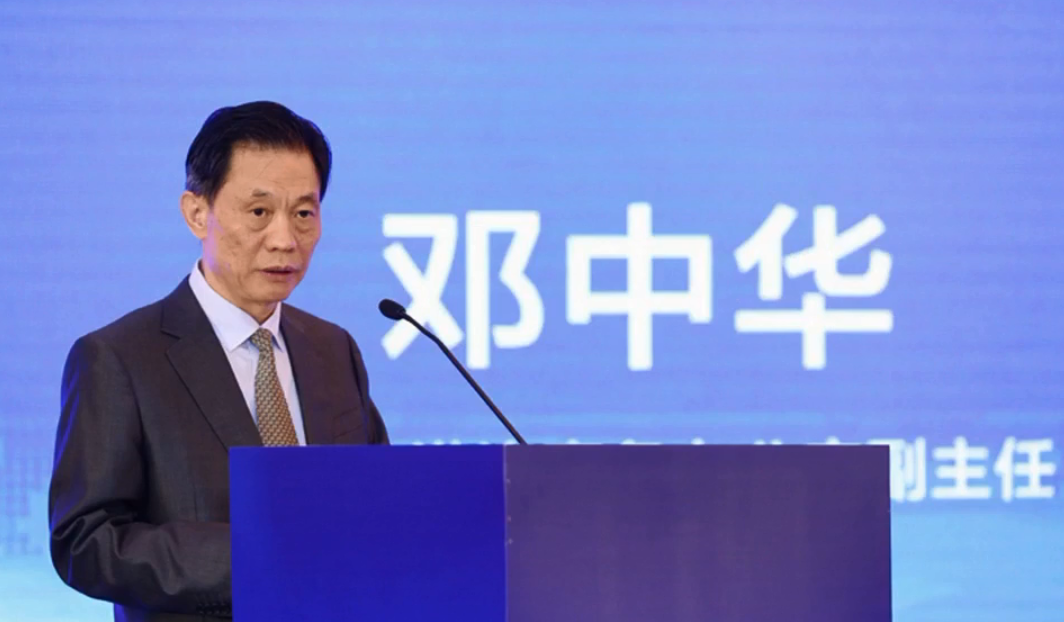 中國國務院港澳辦副主任鄧中華表示，全國人大常委會可根據香港情況，繼續制定相關法律，就危害國安行為定罪量刑。學者劉兆佳分析，北京中央可能於必要時新增「港區國安法」的罪行。(圖擷取自Youtube)