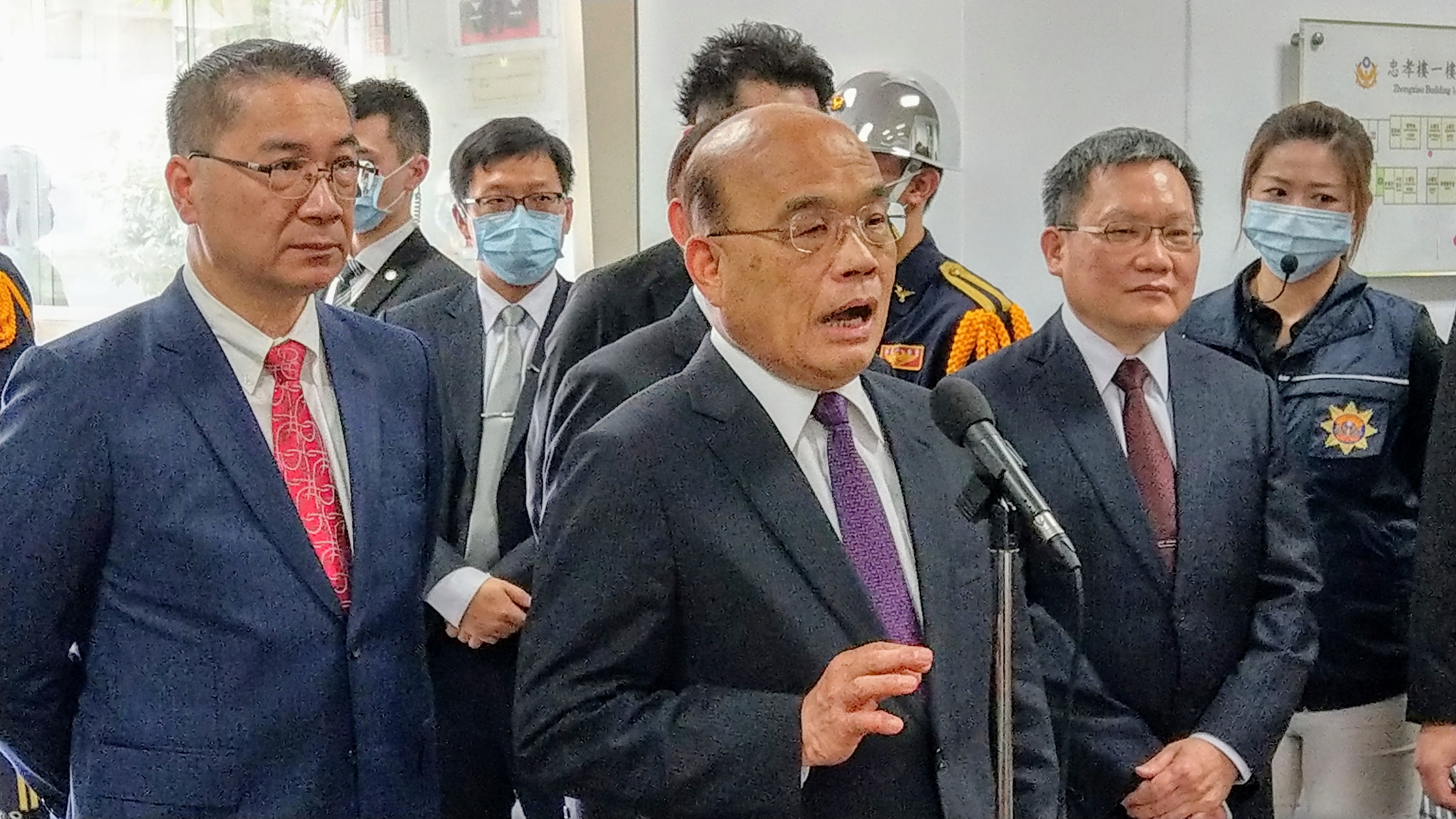 行政院長蘇貞昌23日表示，台灣防疫成功要歸功於健全的公衛與健保制度，所以「健保不能倒、健保要公道」。(資料照/歐陽夢萍 攝)
