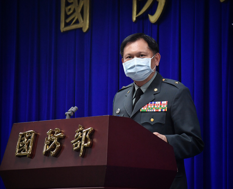國防部發言人史順文29日表示，國軍伙食一切依副供站採購標準辦理，以維護官兵健康為最主要考量。(圖：中央社)