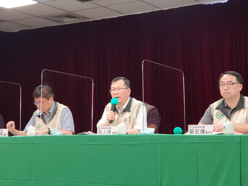 中央流行疫情指揮中心18日公布台灣新增1例COVID-19武漢肺炎境外移入確診個案。(圖：中央社)