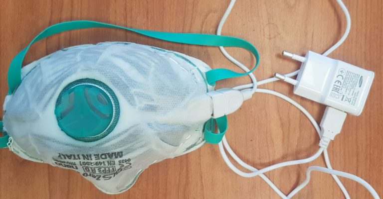 以色列發明自潔口罩，手機充電器就可加熱殺死病毒。(網路圖片)