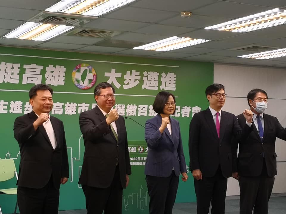 高雄市長補選將在8月15日投票，民進黨中常會17日通過徵召提名行政院副院長陳其邁參選。(劉玉秋 攝)