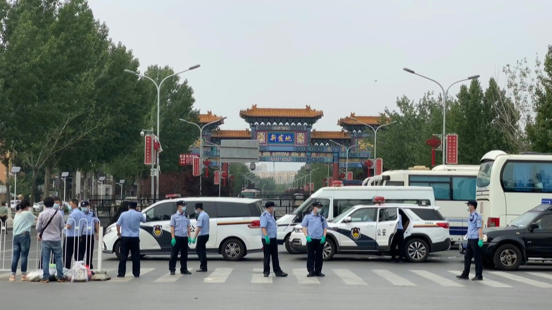 北京疫情防控升級！圖為與這波疫情有關的新發地批發市場。(資料照片/AFP)