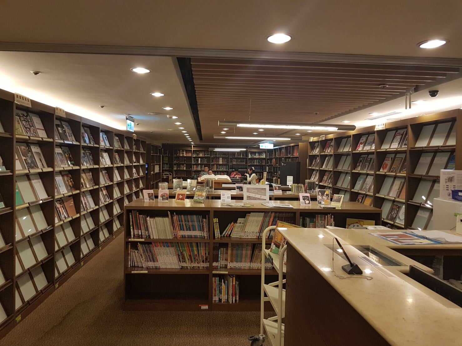 有鑒於空間設計過於老舊以及數位化腳步也太慢，兩廳院圖書館近日啟動轉型升級，預計明年1月重新開放。(兩廳院提供)