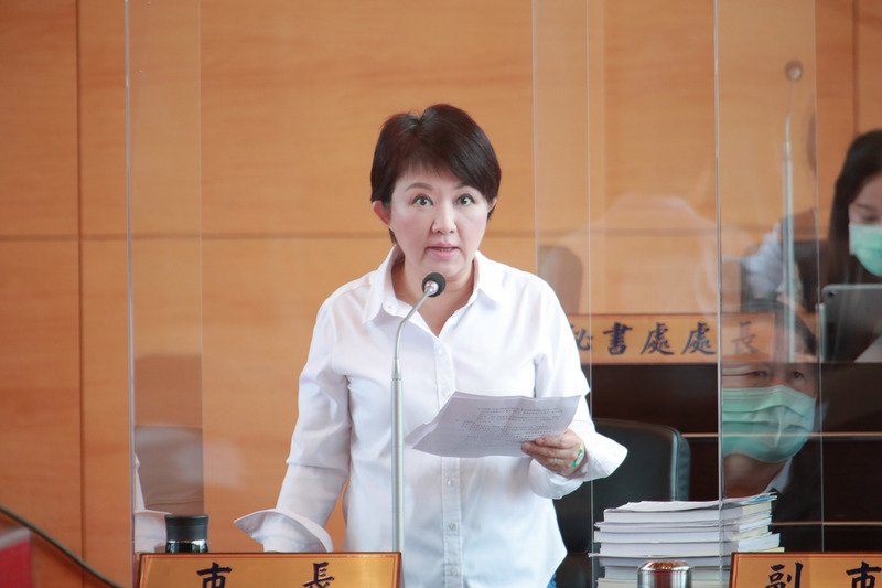 台中市長盧秀燕(圖)指市府無法對中火法外開恩，整治空屋要有強硬決心，打蒼蠅更要打老虎。（中央社檔案照片）