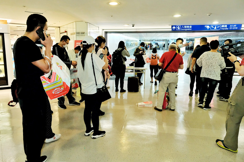 指揮中心24日宣布，26日起，自菲律賓返台的旅客將全面在機場採檢。(圖：中央社)