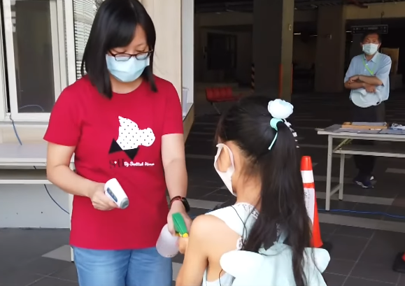 德法公共電視台報導， 疫情下的台灣兒童「新」生活 。  (截自影片)
