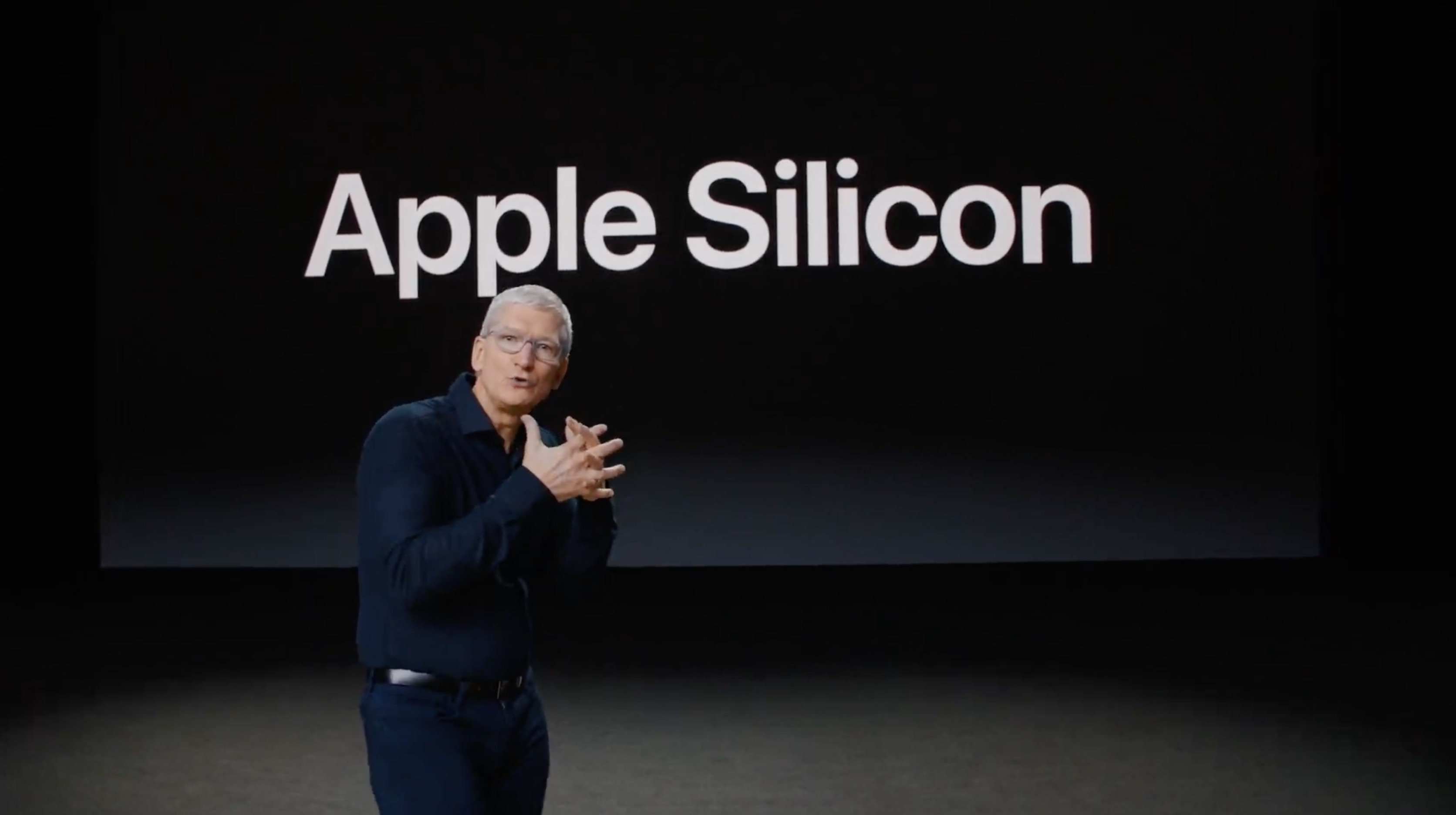 蘋果公司22日宣布將以自製的「Apple Silicon」晶片，配置在年底推出功能更強的新電腦。 (圖:擷取自Apple直播)
