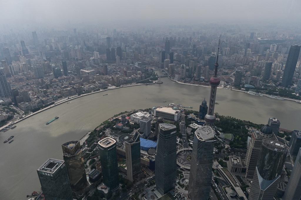 中國中央氣象局5日上午提高暴雨警示級別為黃色，並提高應對措施級別。圖為中國貴州、重慶至長江中下游一帶近來暴雨，已有多地傳出災情。(AFP)