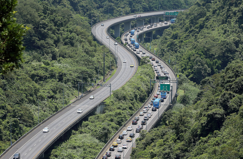 27日是端午節連續假期第3天，高速公路局預估，國道將有旅遊及收假車潮，塞車主要集中午後北向路段。(圖：中央社)