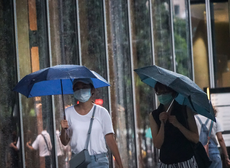 對流旺，新北等13縣市大雨特報。（圖：中央社）