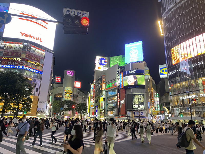 日本26日新增武漢肺炎確診病例105例，單日新增破百起確診病例，為5月9日以來首見。東京新增54例，其中40例是年輕人。圖為年輕人愛逛的東京澀谷。(圖：中央社)