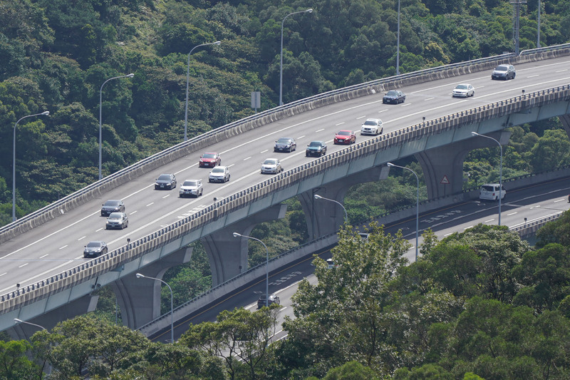 國慶日這天，上午國道車流大致順暢，高速公路局預估午後可能會出現車潮。(中央社資料照)