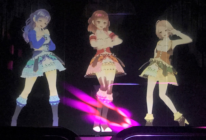 東京池袋正努力打造成動漫聖地，1日有一座運用3D及人工智能（AI）技術的體驗型新娛樂設施「Prhythm StellA」誕生，可供動漫迷輕鬆地與虛擬女偶像互動。(圖:中央社)