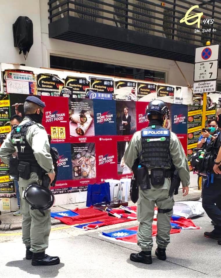 法新社記者泰勒在推特引述港警消息，指展示或擁有中華民國國旗不違法；但若是推動「台獨」的旗幟則可能違法。(圖：YKS 至尊寶 臉書)