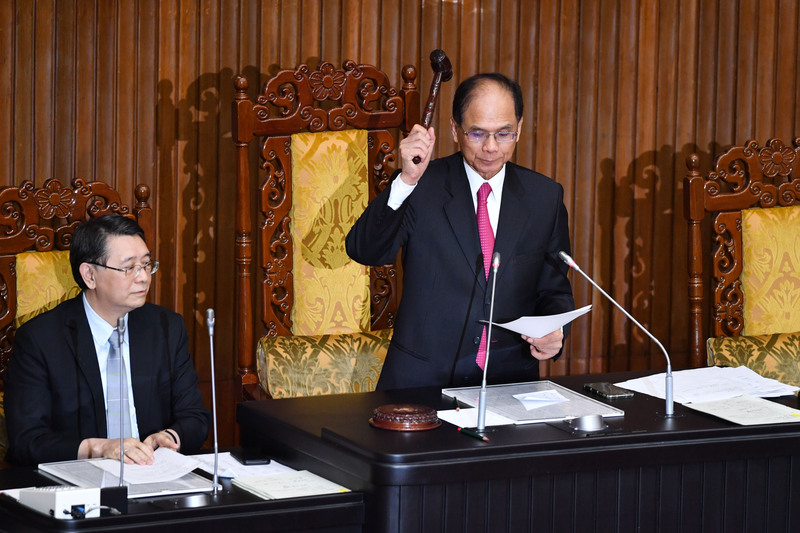立法院會30日三讀通過動物保護法、刑法、農會法等修法，將提及年齡的條文改為「成年」或「未成年」。(圖：中央社)