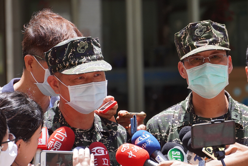 海軍陸戰隊3日聯合登陸作戰操演發生橡皮艇翻覆意外，殉職官兵再增1人。圖為陸戰隊指揮部日前對外說明原委。(資料照 / 圖:中央社)