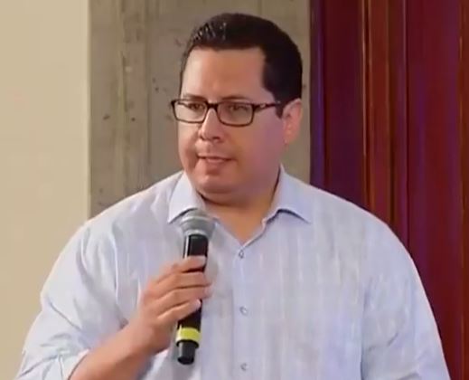 墨西哥衛生部流行病學總監阿羅米亞(Jose Luis Alomia)在記者會上表示，「截至今天，在實驗室檢測中對COVID-19呈陽性反應的人，已有3萬366人死亡。」(圖取自維基)