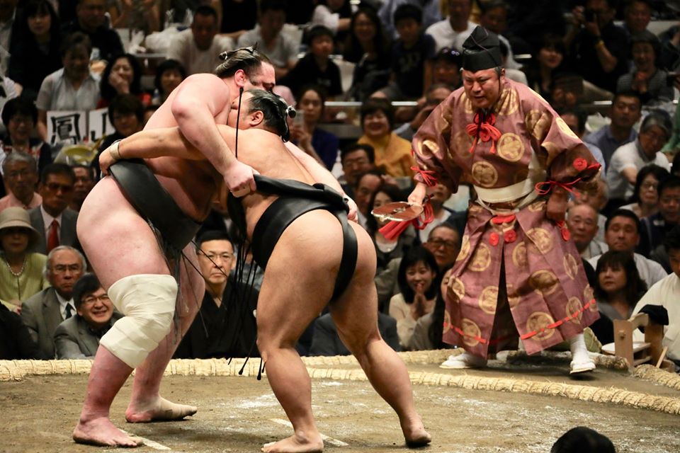 日本26歲的大相撲力士阿炎(本名堀切洸助)，因為違反日本相撲協會防疫指導方針，私下跟協會外部人士聚餐，日本相撲協會決定至檢驗結果出爐前都無法出賽。相撲示意圖。(unsplash圖庫)