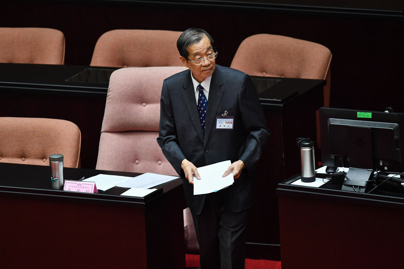 立法院8日上午進行考試院長被提名人黃榮村（圖）審查會；有關廢考監兩院的修憲主張，黃榮村（圖）表示，任何有助於提升憲政運作與政府效能的改革方案，「我們絕對支持」，不會有本位主義的思考。(圖:中央社)