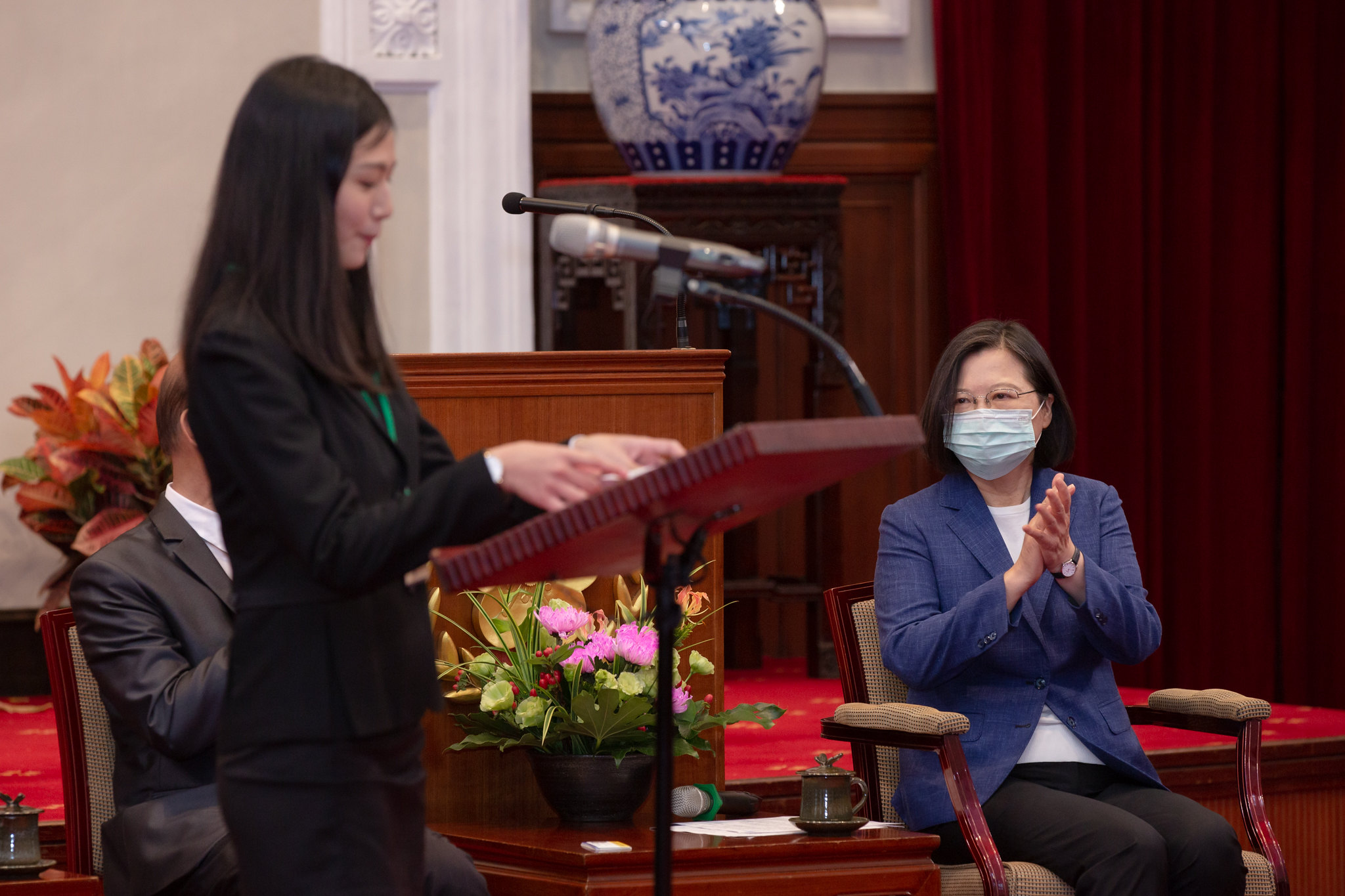 蔡英文總統13日接見第27屆「傑青獎」得獎代表、指導老師及國際傑人會重要幹部。 (圖:總統府)