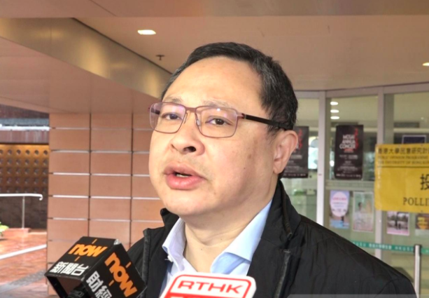 香港大學法律學院副教授戴耀廷表示，61萬人參與民主派投票，代表港人不怕港區國安法的威嚇，堅持發聲。 圖：香港電台提供