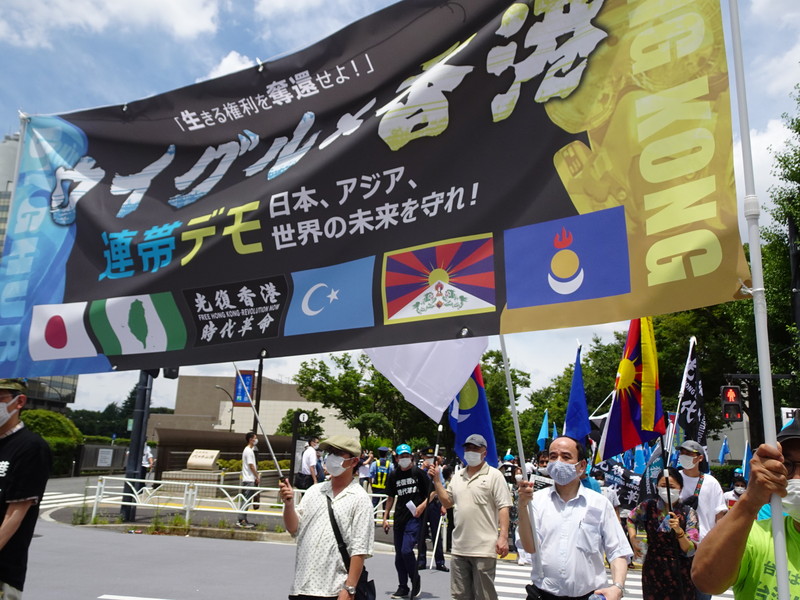 在日本的香港人、維吾爾人12日於東京舉行反中國共產黨的聯合大遊行，有日本民間團體負責人呼籲台日聯手抗中，支持香港、維吾爾人。(圖:中央社)