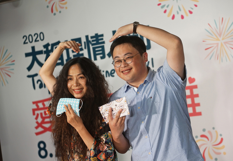 台北市觀傳局長劉奕霆18日表示，今年大稻埕情人節活動將施放480秒「愛你愛你煙火秀」，圖樣包含2020數字和繽紛花朵，讓民眾感受滿滿愛意。(圖：中央社)