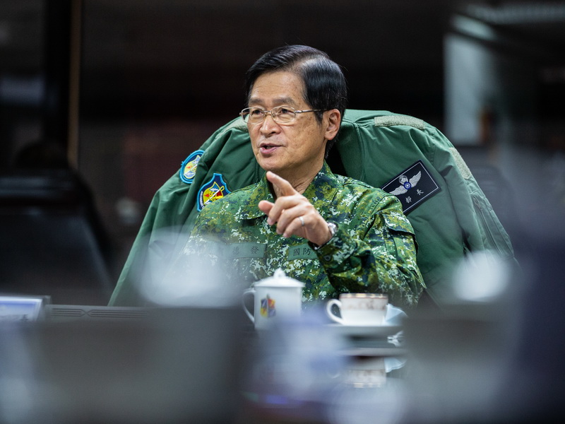 國防部長嚴德發14日視導「三軍聯合防空作戰」，肯定與嘉勉官兵守護國家安全的表現 (國防部提供)