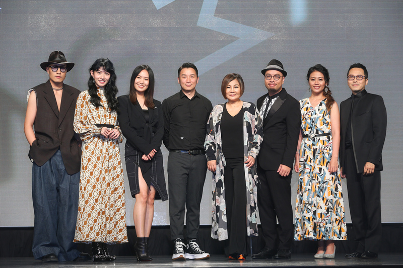 第31屆金曲獎入圍名單公布記者會15日舉行，評審團主席陳鎮川（左4）等藝人擔任揭獎嘉賓。(圖：中央社)