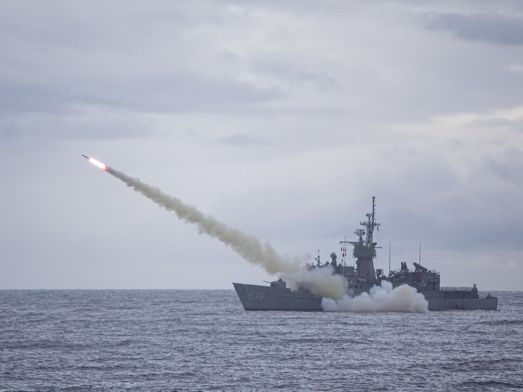 漢光36號演習，海軍寧陽軍艦發射魚叉反艦飛彈。 (國防部提供)
