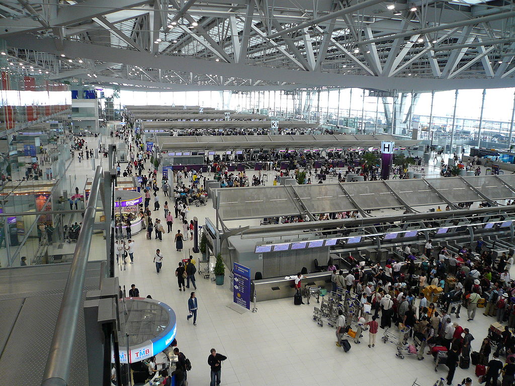 15日從蘇凡納布機場入境的506名旅客中，有21名泰國人出現發高燒症狀。(圖：維基百科)
