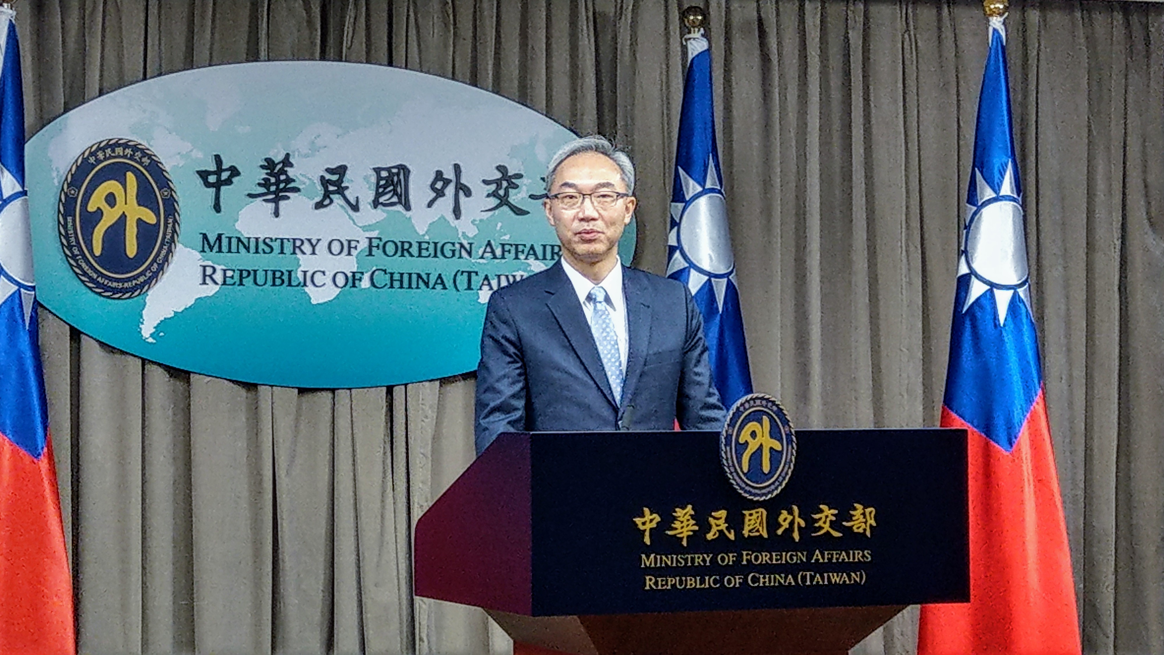 外交部北美司司長姚金祥表示，台灣向美採購軍需設備是為維護主權及安全，對於中國無理叫囂，外交部嚴厲譴責。(歐陽夢萍 攝)
