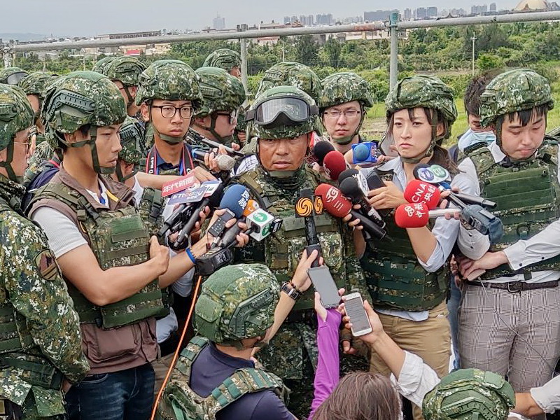 陸軍裝甲第586旅少將旅長孔乃德(中)受訪表示，「聯兵營」經過驗證是可行的 (央廣記者王照坤 攝)